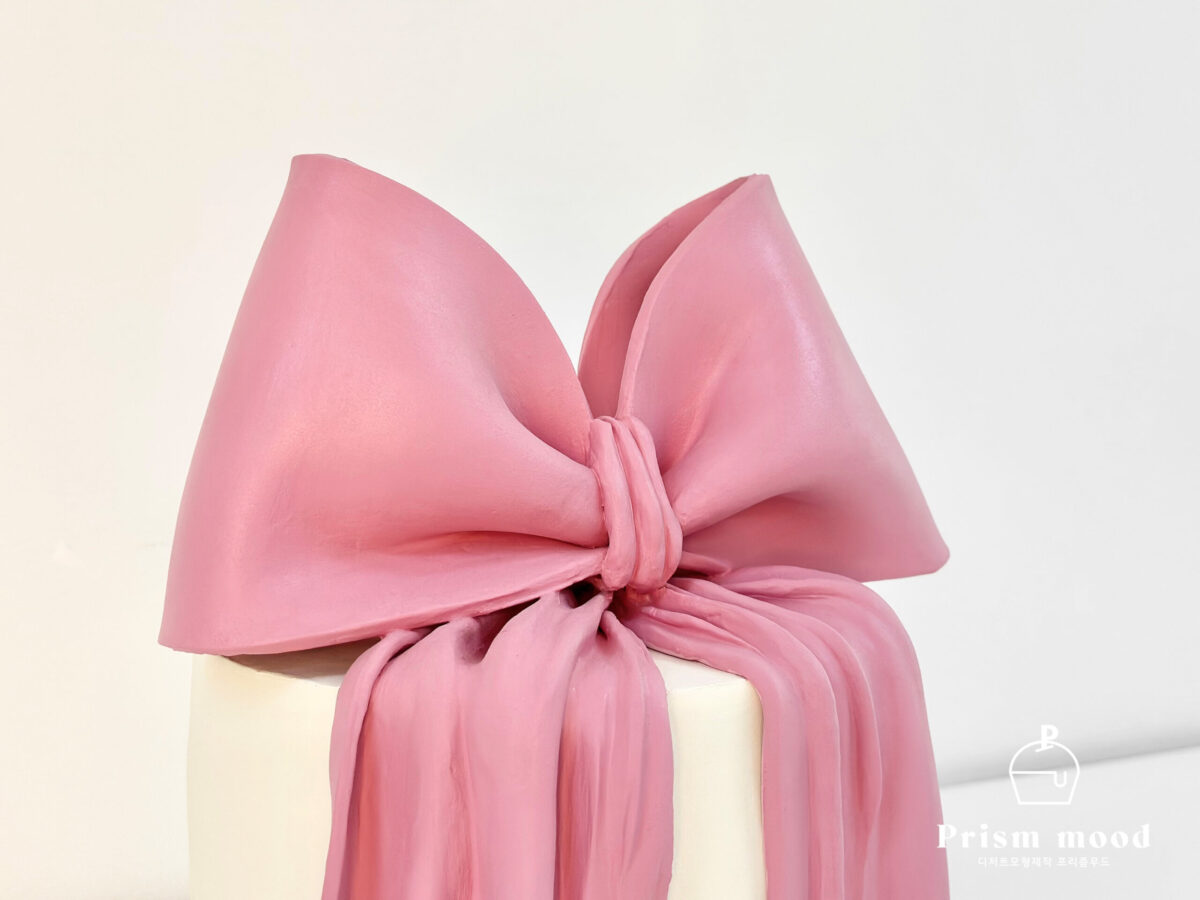 리본 케이크 오브제 모형 행사 연출용 질감 표현