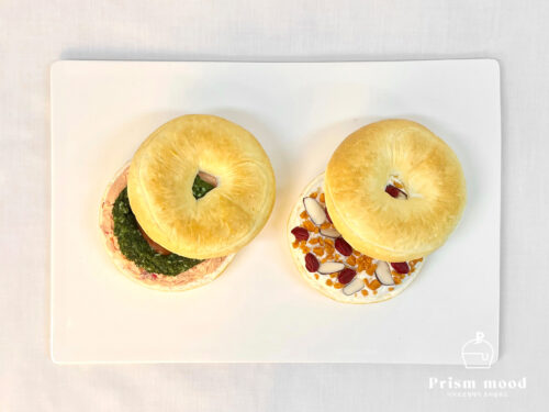 바질토마토 어니언크림치즈 베이글 모형 전체 형태 이미지