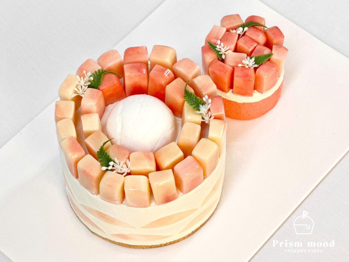 복숭아 홀케이크 모형 전체 형태 이미지